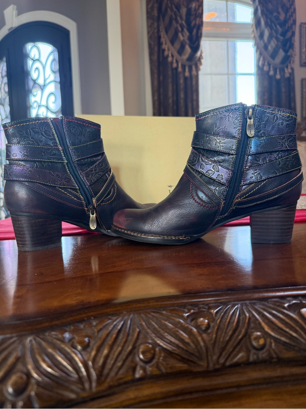 L’Artiste Spring Step Women’s Ankle Booties in Navy Multi with Decorative Straps